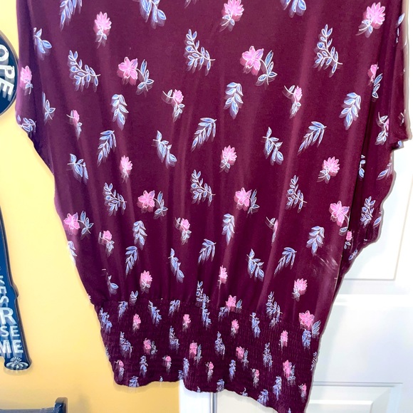 Reitman’s Burgundy Floral Top with shirred waist - Picture 6 of 10